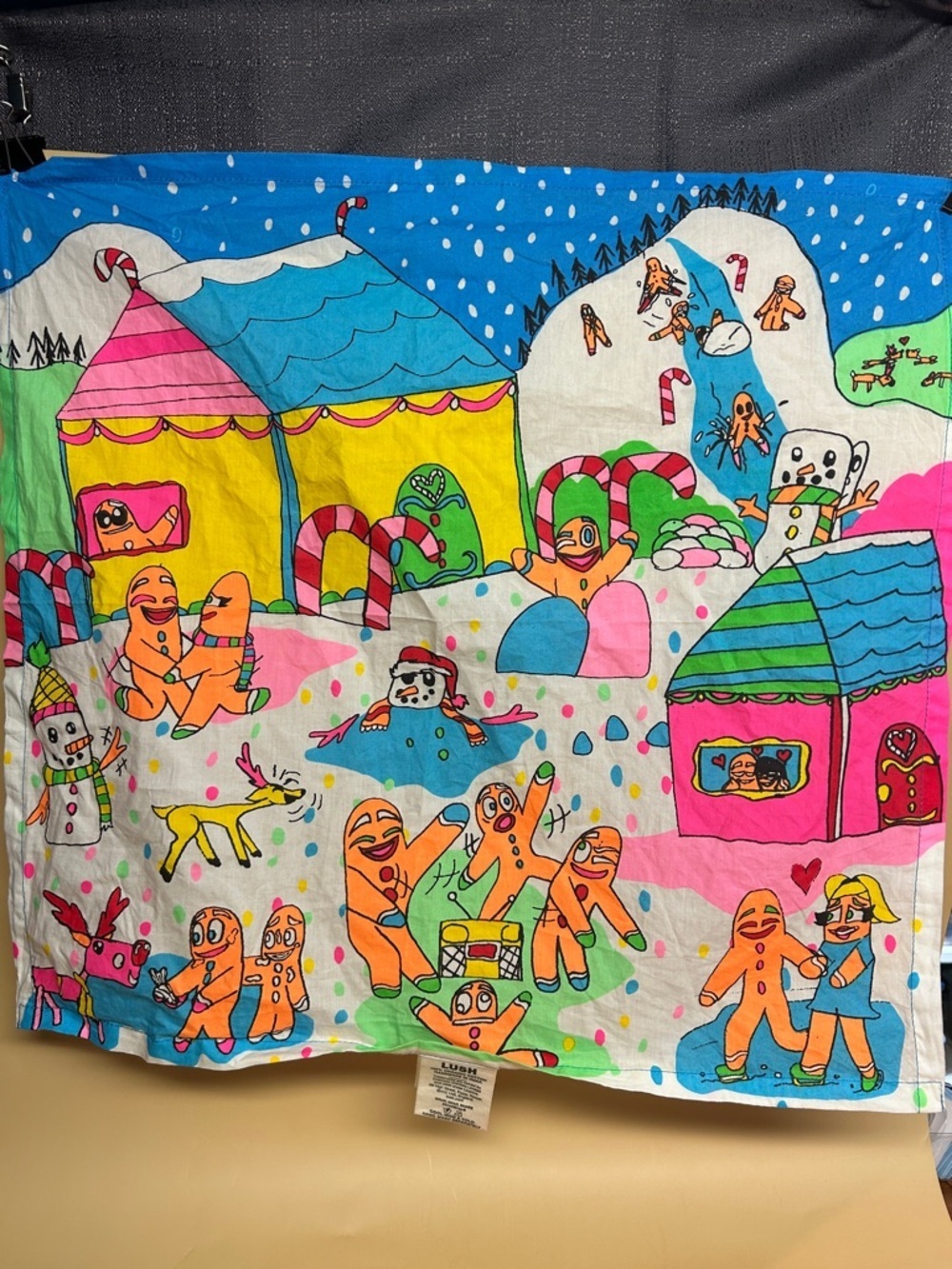 Gingerbread Party
GIFT WRAPPING 100% organic cotton, a 50cm x 50cm Knot Wrap